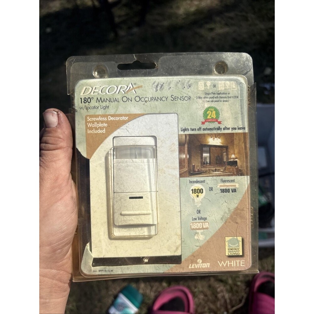 Decorah 180° manual on occupancy sensor